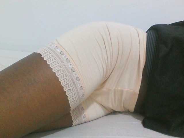 Sweetpie50 live cam on BongaCams
