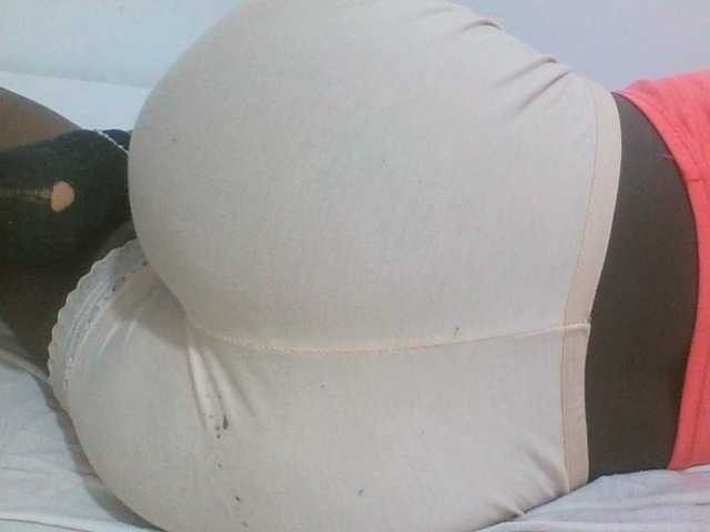 Sweetpie50 live cam on BongaCams