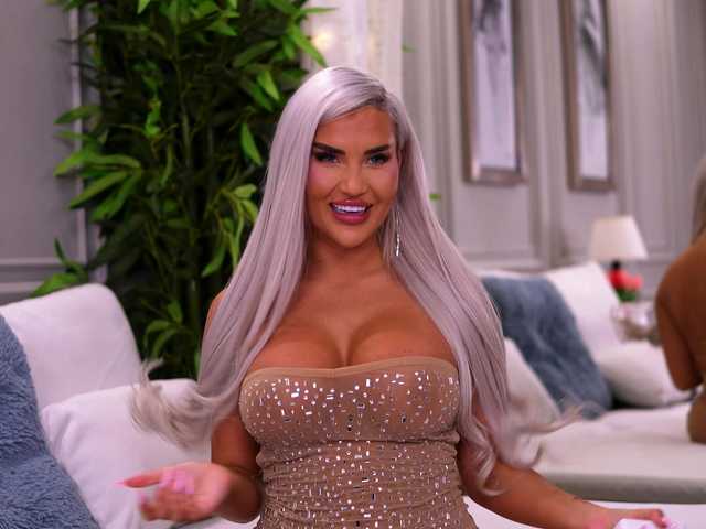 RoseDolll live cam on BongaCams
