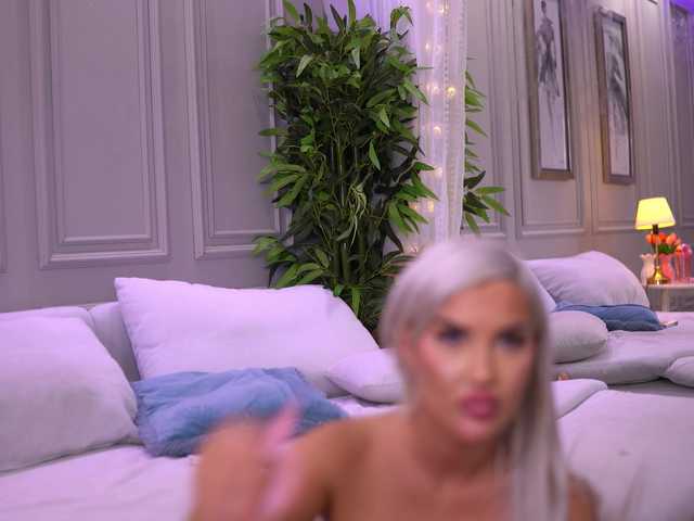 RoseDolll live cam on BongaCams