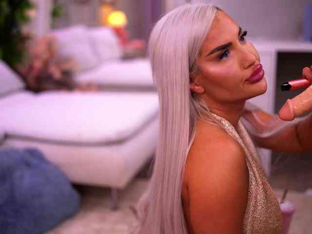 RoseDolll Live Webcam on BongaCams
