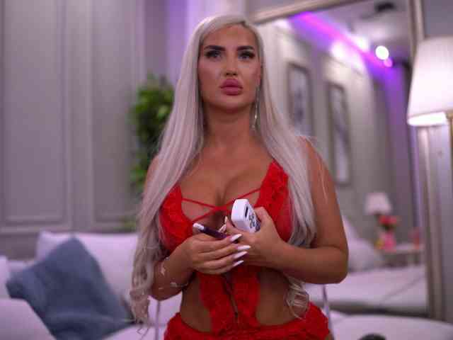 RoseDolll Sex Cam Show