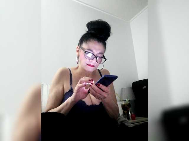 MaiteMilf live cam preview