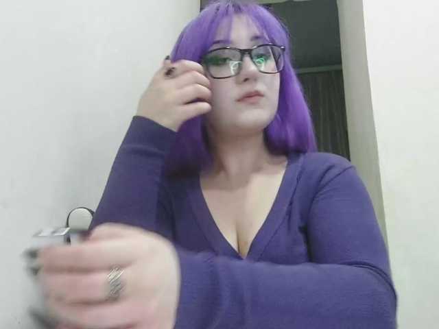 le modèle OdeliaPyeatt est en webcam porno dans un show sur le site bongacams, il possède les tags suivants: White/Caucasian,Redhead,Shaved