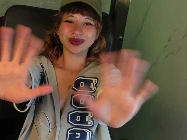 KittyGaang live cam on BongaCams