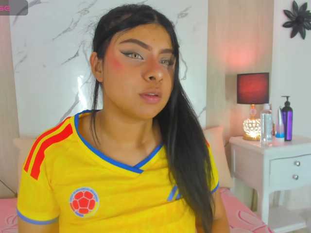 DanniValencia live cam on BongaCams