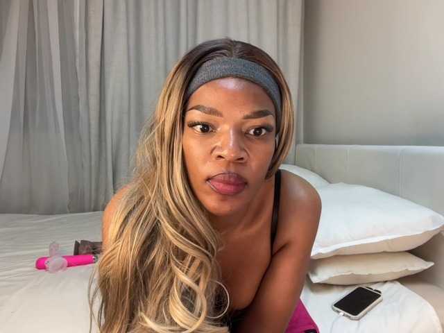 LunaJoCream live cam on BongaCams