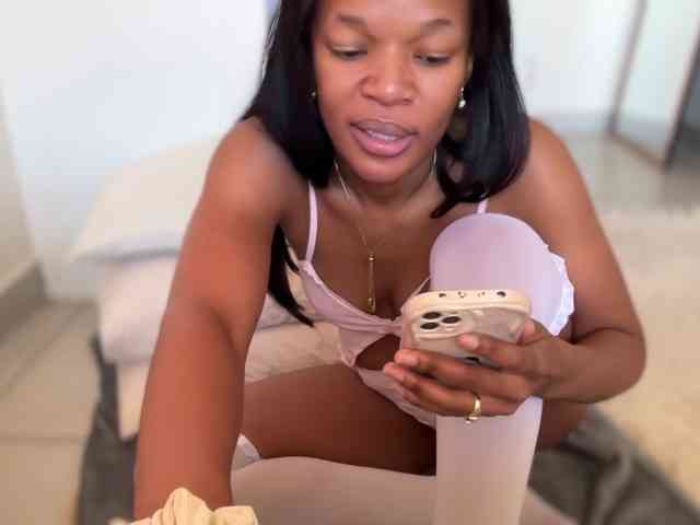 LunaJoCream webcam
