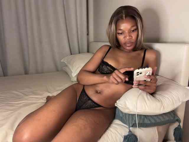 LunaJoCream webcam