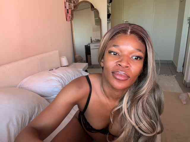 LunaJoCream webcam