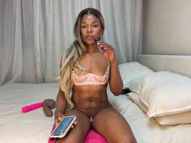 LunaJoCream webcam