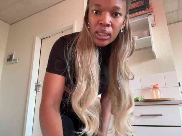 LunaJoCream webcam