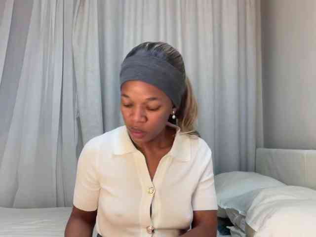 LunaJoCream webcam