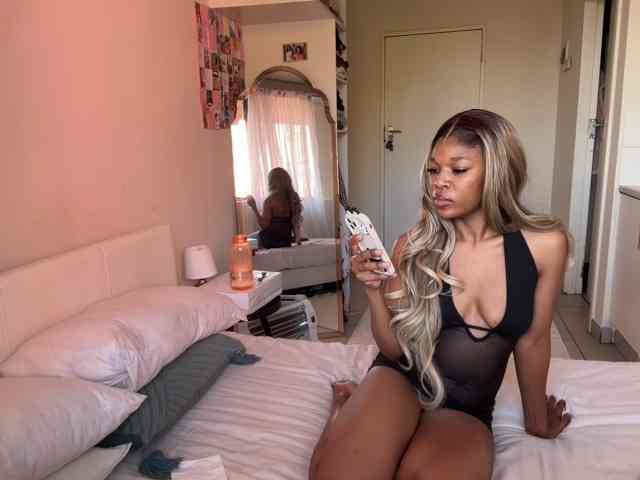 LunaJoCream webcam