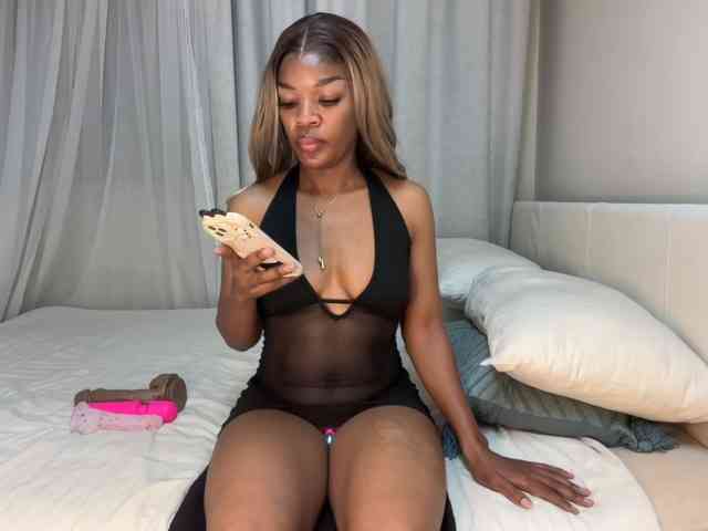 LunaJoCream webcam