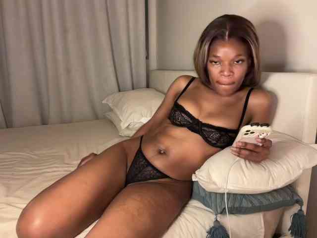 LunaJoCream webcam