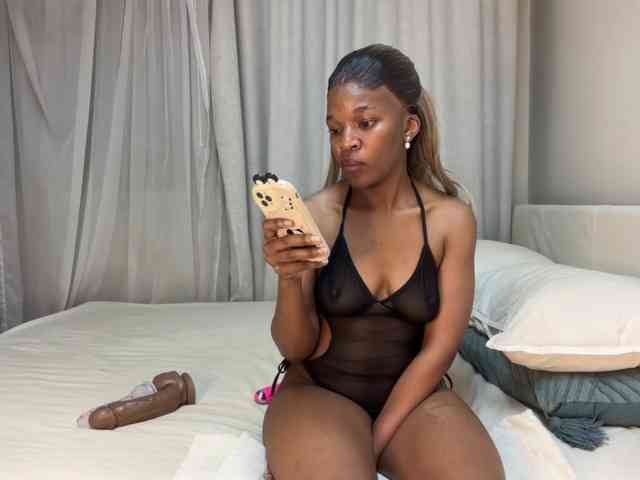 LunaJoCream webcam