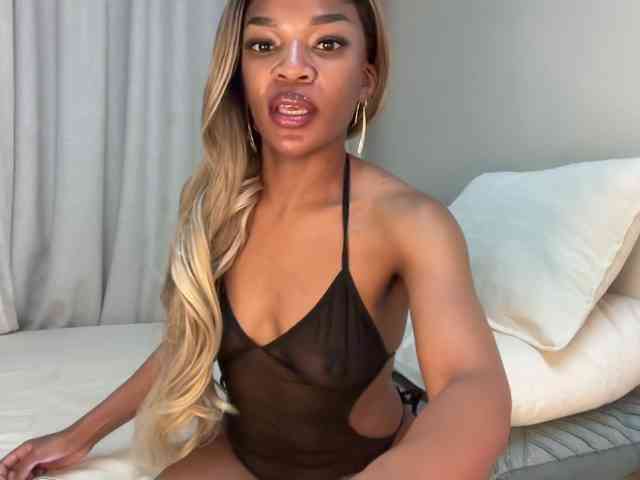 LunaJoCream webcam