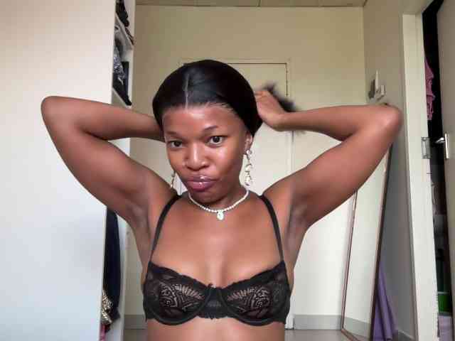 LunaJoCream webcam