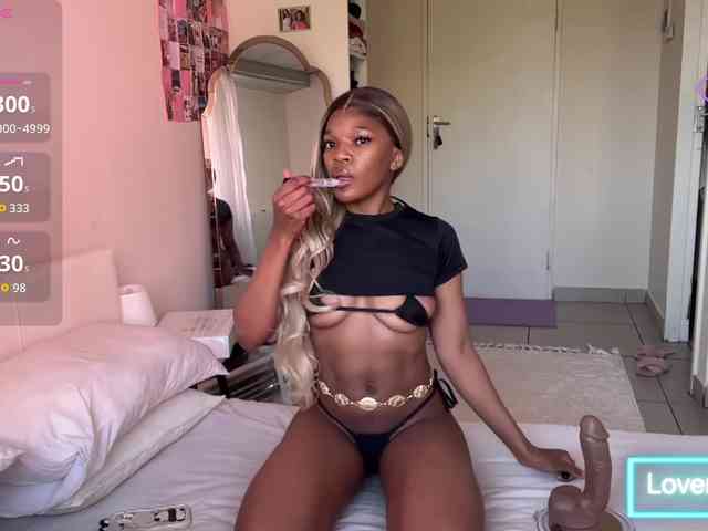 Model: LunaJoCream