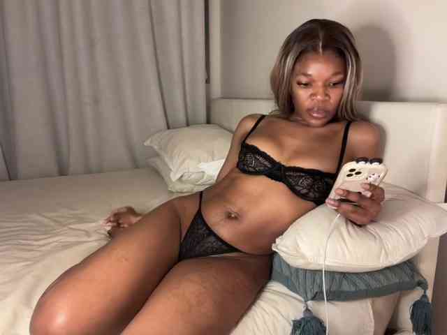 LunaJoCream webcam