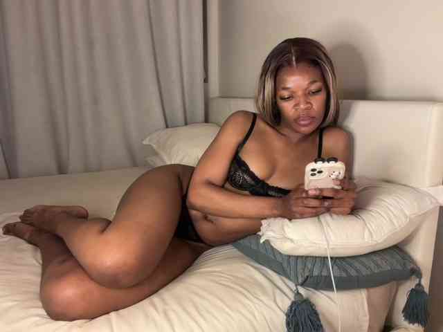 LunaJoCream webcam