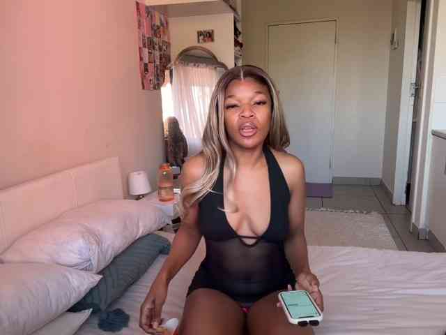 LunaJoCream webcam