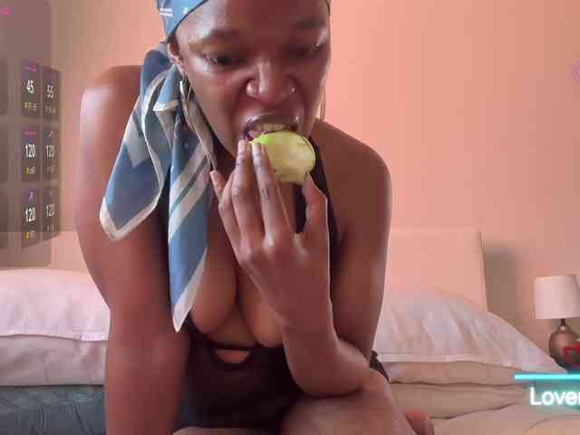 LunaJoCream webcam