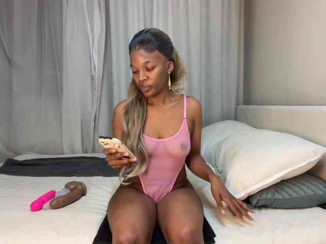 LunaJoCream webcam