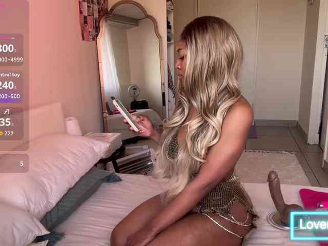 LunaJoCream webcam