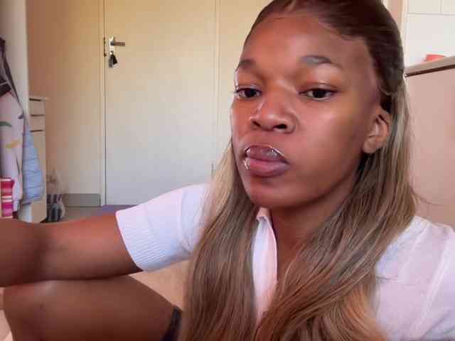 LunaJoCream webcam