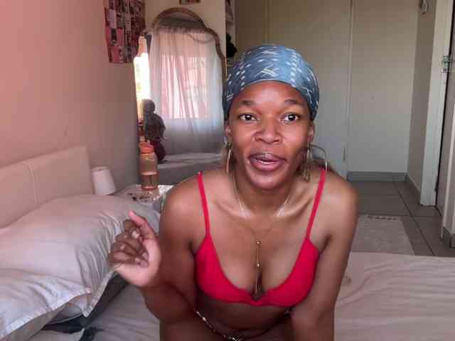 LunaJoCream webcam