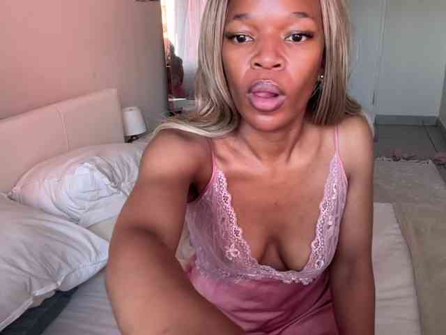 LunaJoCream webcam