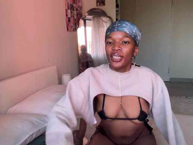 LunaJoCream webcam