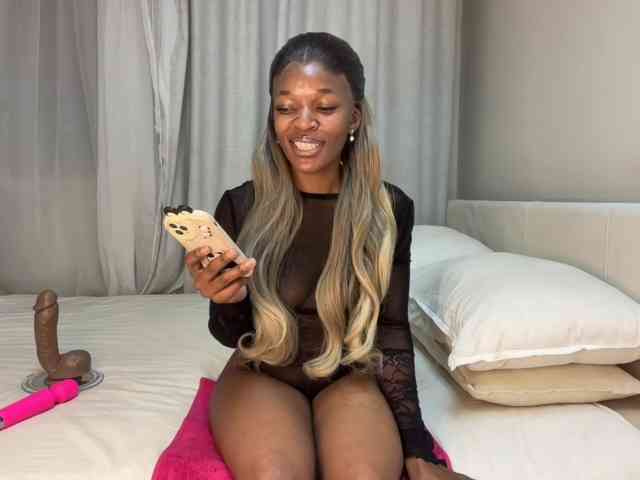 LunaJoCream webcam