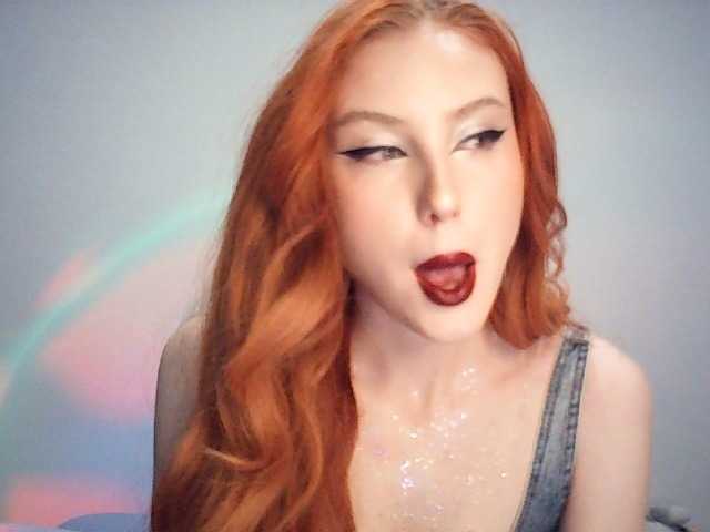 Alyna-Yluana live cam on BongaCams
