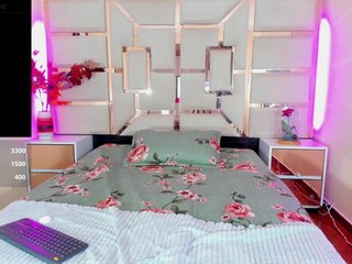 mila-fosterr's Live Webcam