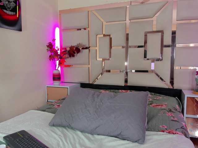 mila-fosterr live cam on BongaCams