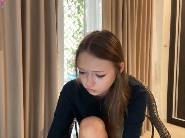 ValeriaHova, live now on BongaCams