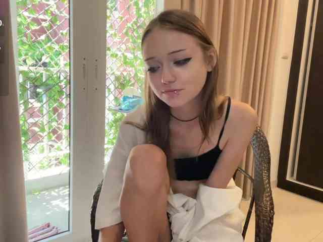 ValeriaHova webcam