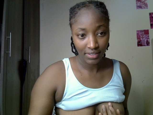 sexy-toyy live cam on BongaCams
