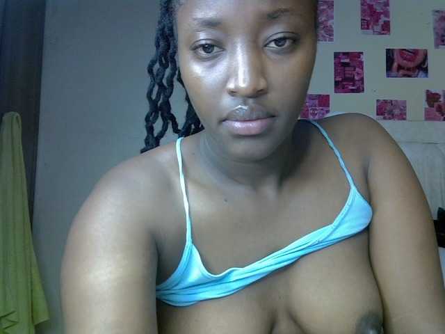 sexy-toyy live cam on BongaCams