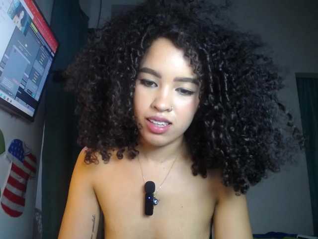 Kiara-Lux live cam on BongaCams