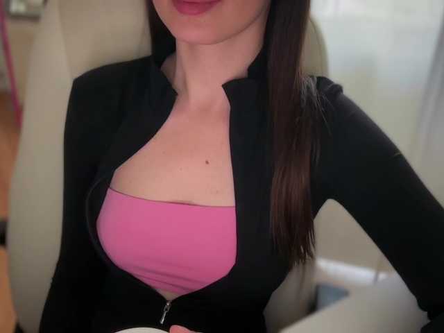 emishy live cam on BongaCams