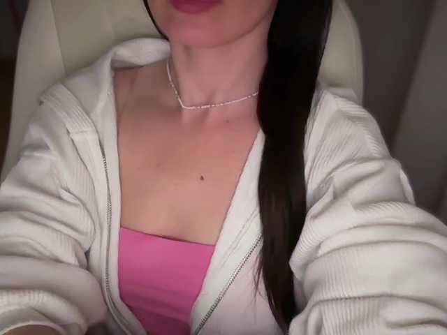 emishy live cam on BongaCams