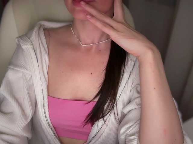 emishy live cam on BongaCams