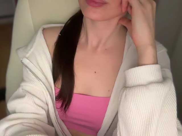 emishy live cam on BongaCams