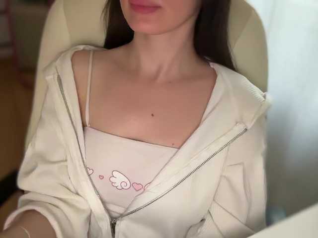 emishy live cam on BongaCams