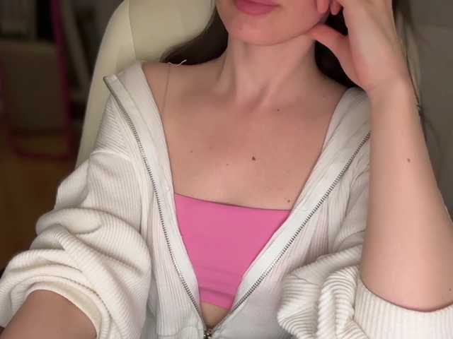 emishy live cam on BongaCams