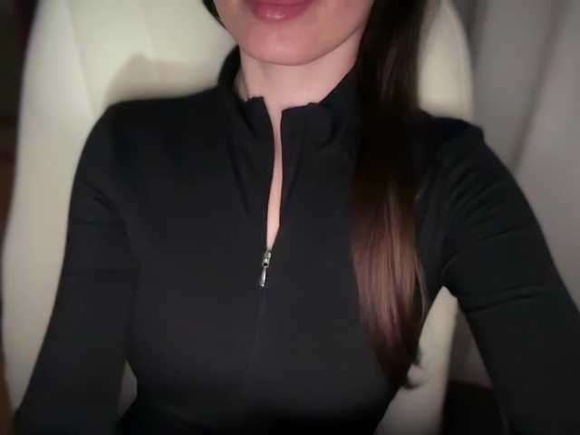 emishy live cam on BongaCams